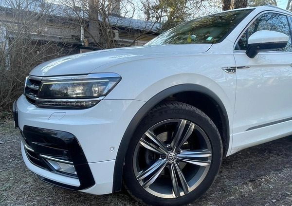 Volkswagen Tiguan cena 107999 przebieg: 125000, rok produkcji 2017 z Warszawa małe 92